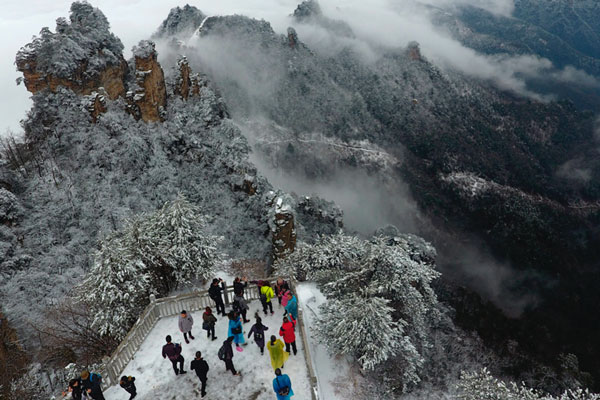 Spring Snowfall in Zhangjiajie Tianzi Mountain Scenic Area
