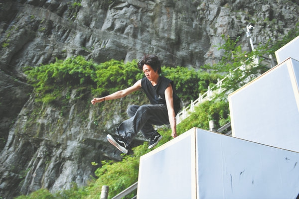 Parkour sports competition in Tianmen Mountain