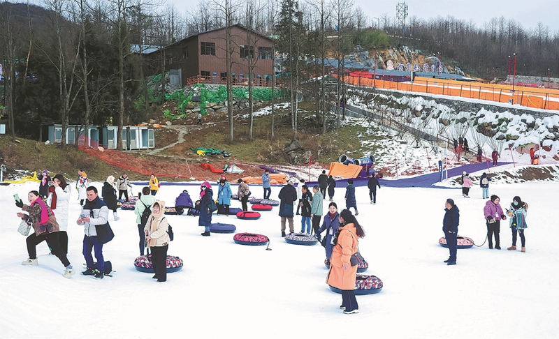 Winter sports enthusiasts receive welcome at Zhangjiajie Ski Resort