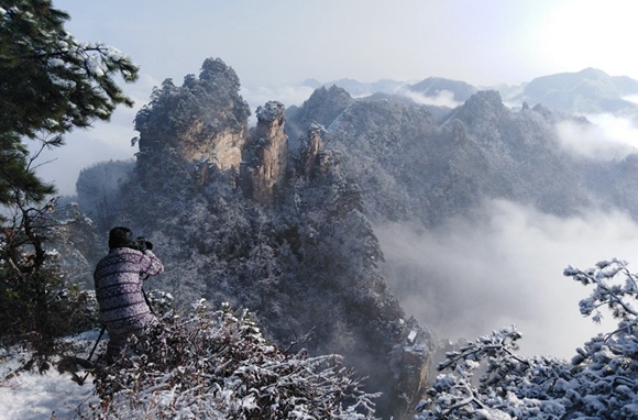 Snow turns Zhangjiajie into winter wonderland