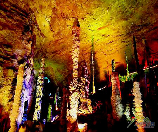 1 Day tour to Yellow dragon cave and Baofeng lake