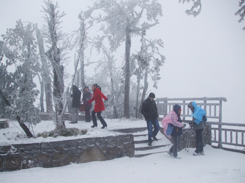 The beginning of winter, Snow attractive Zhangjiajie Tianmenshan