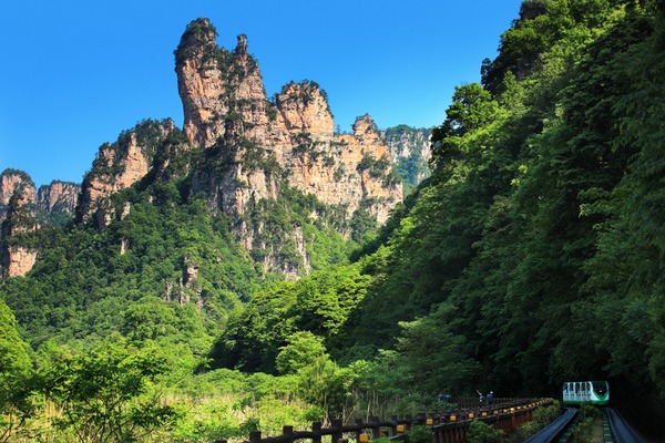 Sightseeing tram rail is being upgraded in Zhangjiajie shilihualang