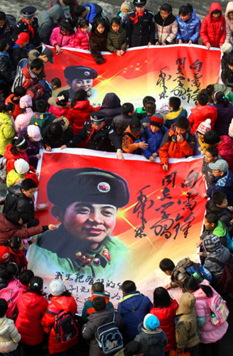 Lei Feng Continues to Lead by Heroic Example