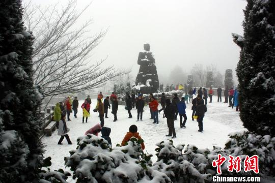 Zhangjiajie Tourism usher in a big Spring Snow