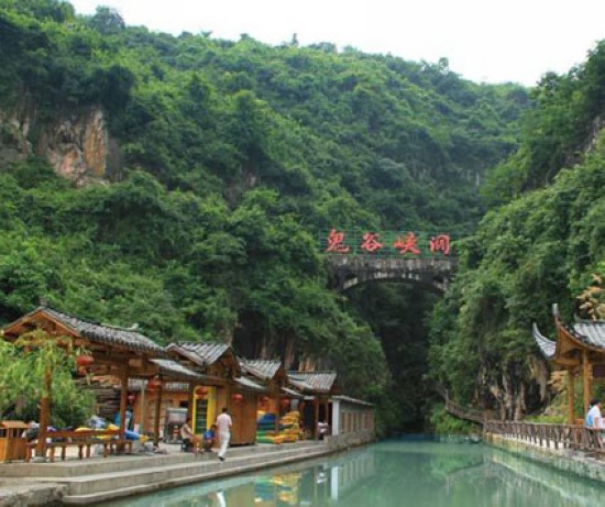 Nanjing Pursue Love Group Enjoys Romanic Journey in Zhangjiajie