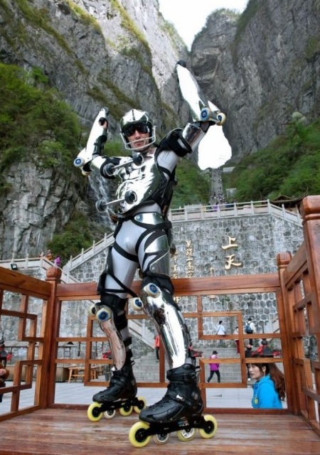 Super Pulley-man Will Challenge Tianmen Twisting Mountain Road