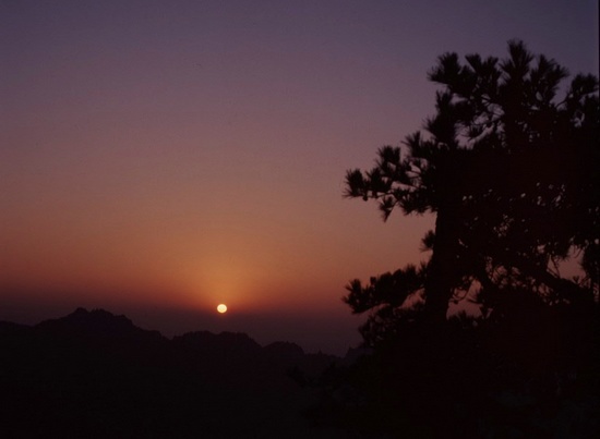 Optimum Places in Zhangjiajie for Seeing the Sunrise
