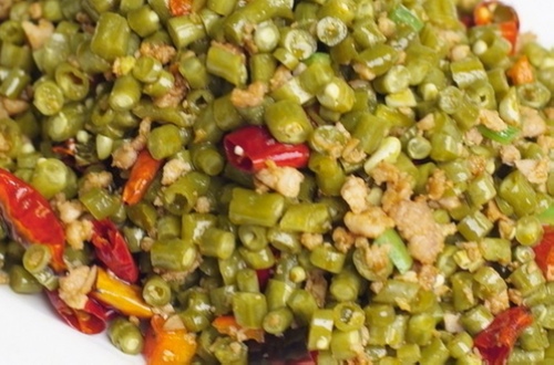 Ways of Making Tujia Acid Long Bean