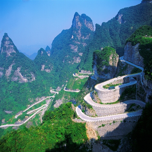 “Smart Guides” Appearing in ZJJ Tianmen Mountain Scenic Area
