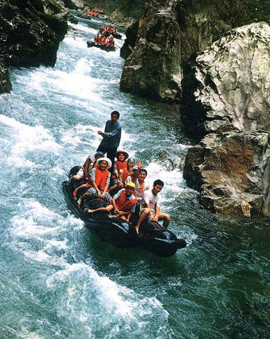 2 Days Zhangjiajie Join-In tour to Mengdong river rafting and Fenghuang town
