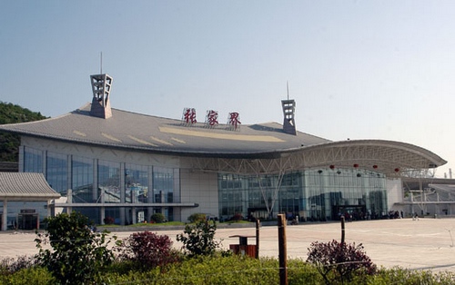 How far is Zhangjiajie National Park from Xian?