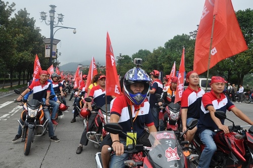 Thousands of Motorcycle Riders Gather in Zhangjiajie