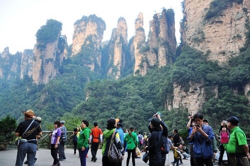 A Variety of Zhangjiajie Landscapes Catch Visitors’ Attention