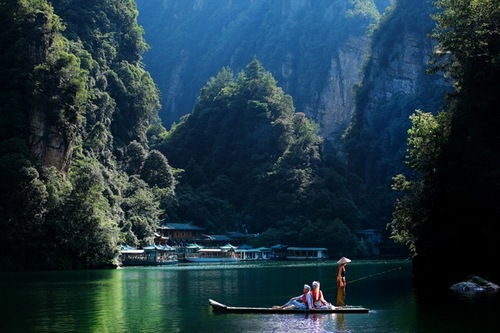 VIP Boating Service Is Available in ZJJ Baofeng lake