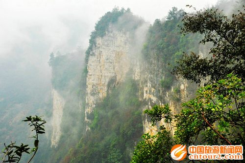 ZJJ Grand Gorge Welcomed Guests Abroad with Beautiful Spring Sights