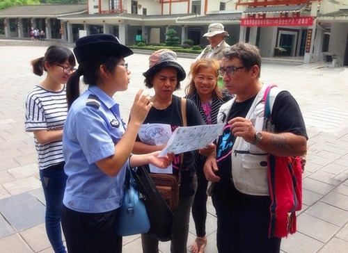 Thai Tourists Highly Appraised to ZJJ Policewomen’s Thoughtful Help