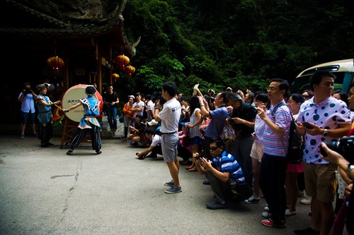 Hundreds of Reporters Came into ZJJ Wlingyuan