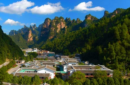 Can you get a train from Hong Kong to Zhangjiajie?