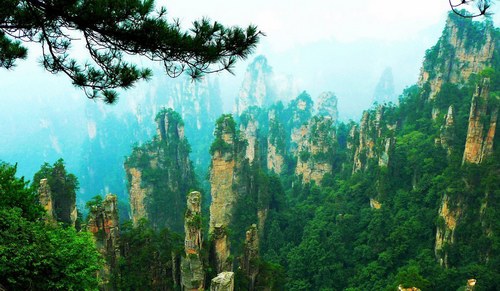Nearly 1.3 Million Tourists Visited Wulingyuan During Mid-Autumn Festival