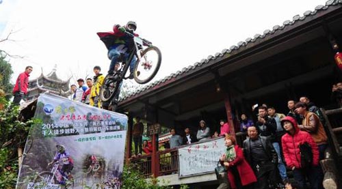 Cross-strait BMX Challenge Held in Zhangjiajie national forest park