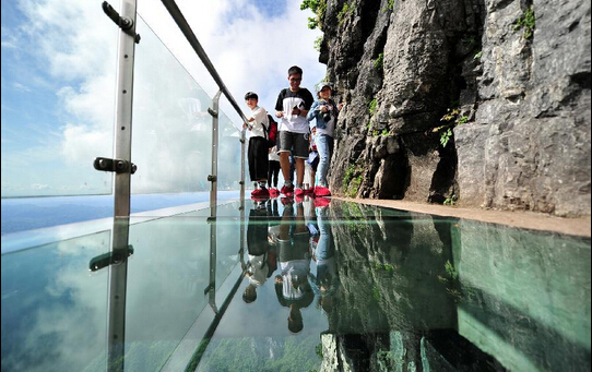 Breathtaking Experience on Cliff at Zhangjiajie Tianmen Mountain