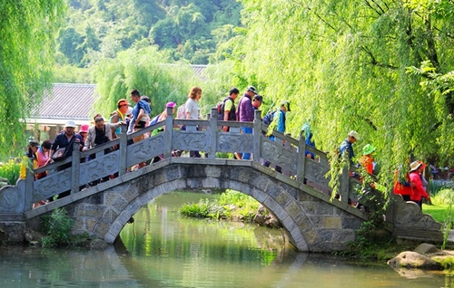 Zhangjiajie Huanglong Scenic Spot enters into Tourism Hot May