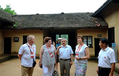 China, Russia Red Tourism Representatives Visit Huaminglou