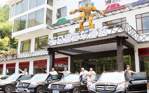 The first auto-hotel appears in Zhangjiajie Huanglong cave scenic area