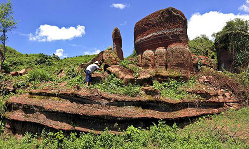 Red Stone Forest Discovered in Western Hunan