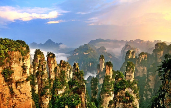 Zhangjiajie Tourism has a Charming Autumn Scenery