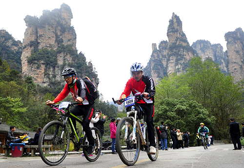 Cross-country Cycling Race Kicked off in Zhangjiajie