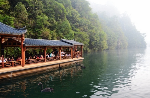 ZJJ Baofeng Lake has the reception over 1 million visitors for the first time