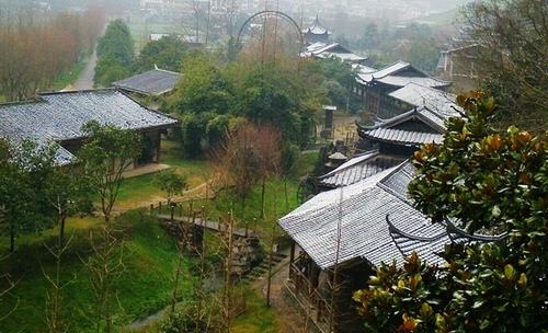 ZJJ Huanglong Hole welcomes the first snow this winter