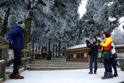 Zhangjiajie: A Beautiful Ice Hoodoo