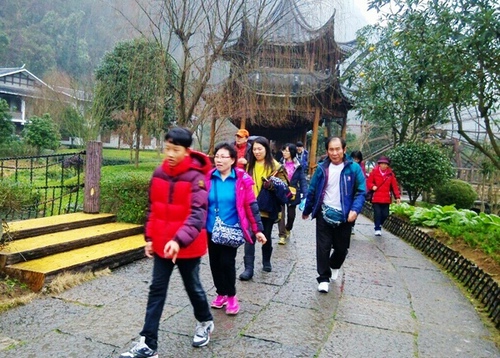 ZJJ Huanglong Scenic Area welcomes a lot of Korean tourists