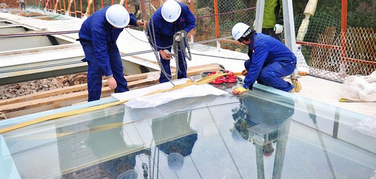 World's highest glass skywalk gets off the ground