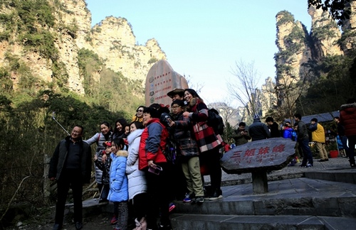 Zhangjiajie Wulingyuan has a Continuous Hot Holiday Travel