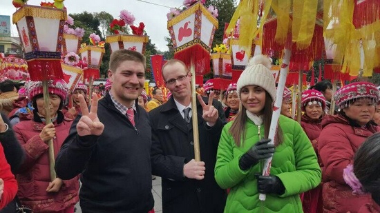 300,000 People Enjoy Zhangjiajie Lantern Carnival