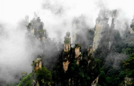 Zhangjiajie Tianzi Mountain appeared a sea of clouds for the first time