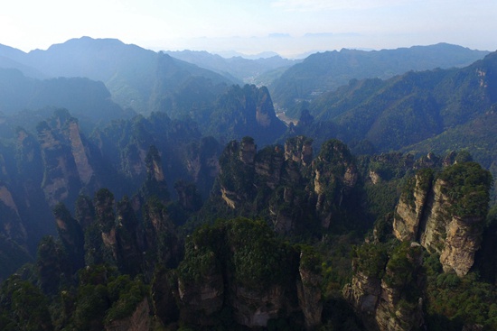 Unmanned aerial plane records the wonders of Zhangjiajie park