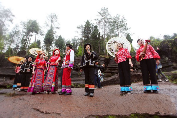 Ethnic Minorities Celebrate Traditional Valentine’s Day in Xiangxi