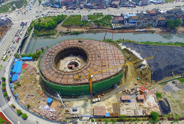 Zhangjiajie Transparent-domed Bar Under Construction