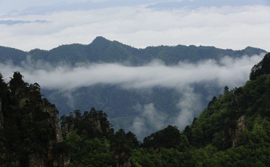 Zhangjiajie Wulingyuan core scenic, Cloud and fog look like a jade belt