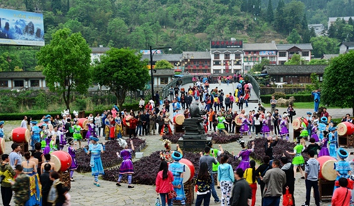 Many Visitors show love for《Misty Rain in Zhangjiajie》