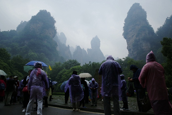 Zhangjiajie Wulingyuan welcomed a lot of tourists during China tourism day