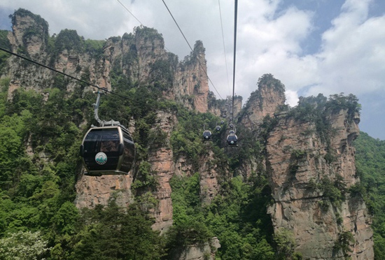Zhangjiajie Tianzi Mountain cableway comes back for working