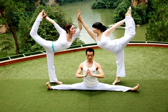 Yoga Enthusiasts enjoy Baofeng lake natural landscape in Zhangjiajie