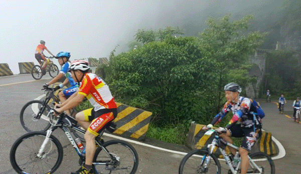 CICC “Heaven-linking Avenue” at ZJJ Tianmen Mountain