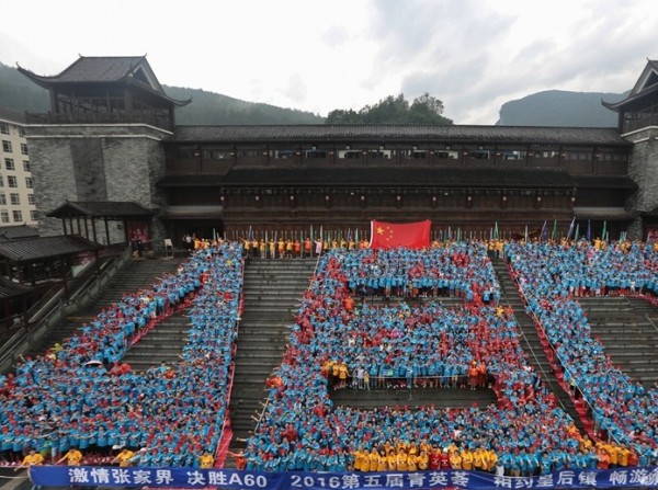 Zhangjiajie Receives Largest Group of Domestic Tourists